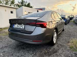 Skoda Octavia 2024 1.5tsi 150cp 32000km avariat — miniatura 3