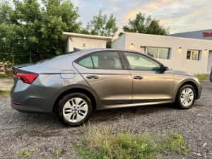 Skoda Octavia 2024 1.5tsi 150cp 32000km avariat — miniatura 5