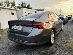 Skoda Octavia 2024 1.5tsi 150cp 32000km avariat — miniatura 7