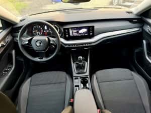 Skoda Octavia 2024 1.5tsi 150cp 32000km avariat — miniatura 8
