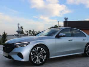 Mercedes-Benz E Vând Mercedes E200, 39000 km,fabricație 2024,garanție mercedes 2028 — miniatura 3