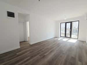 Apartament cu potențial pentru spațiu comercial sau birou — miniatura 1