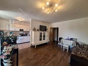Apartament cu o camera, balcon, zona Florilor