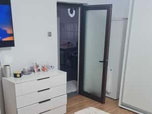 Vand apartament in Bumbesti-Jiua, decomandat — miniatura 4