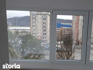 Inchiriez ap 2 camere nemobilat — miniatura 4