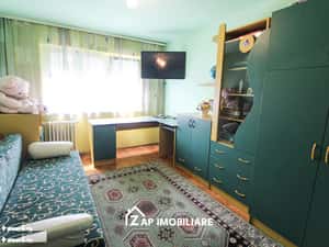 Dâmbul Pietros - Bulevardul 1848 - Ap 2 Camere Decomandat - Hol Pătrat — miniatura 3