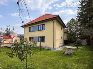 Apartament 2 Camere in Centrul Istoric cu Garaj si Curte — miniatura 3