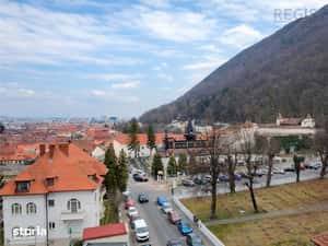 Apartament 2 Camere in Centrul Istoric cu Garaj si Curte — miniatura 6