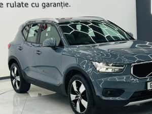 VOLVO XC40 MOMENTUM PRO — miniatura 2