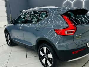 VOLVO XC40 MOMENTUM PRO — miniatura 3