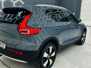 VOLVO XC40 MOMENTUM PRO — miniatura 4