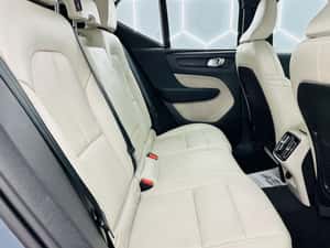 VOLVO XC40 MOMENTUM PRO — miniatura 7