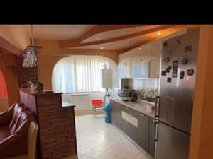 Apartament cu 3 camere de închiriat în zona ansamblu Buzaului — miniatura 5