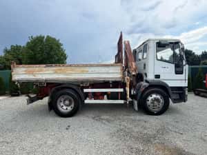 Camion basculabil cu macara — miniatura 3