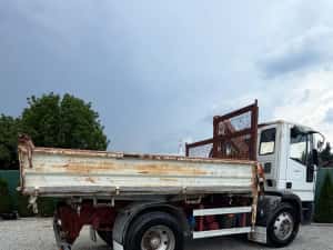 Camion basculabil cu macara — miniatura 6