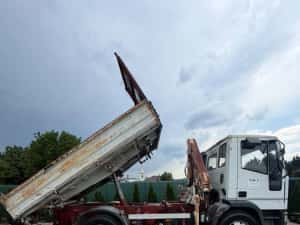 Camion basculabil cu macara — miniatura 10