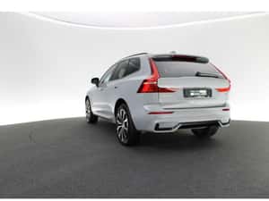 Volvo XC60 Automată 250 HP Benzină — miniatura 3
