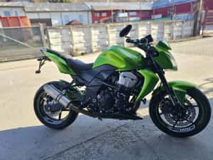 Kawasaki Z750 cu ABS, evacuare STORM, șa custom