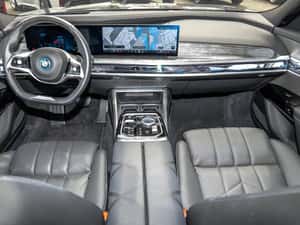 BMW 750 2024 - Berlină, Second hand — miniatura 2
