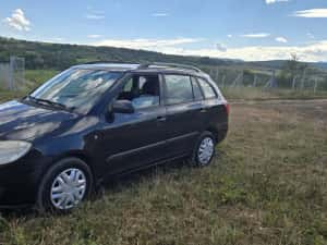 Vand skoda fabia 2009 ,motor 1,2 benzina