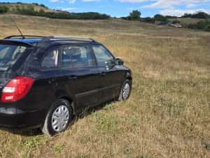 Vand skoda fabia 2009 ,motor 1,2 benzina — miniatura 4