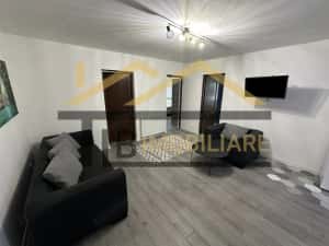 Apartament de 3 camere, 70mp, parcare, Zona Semi-Central — miniatura 2