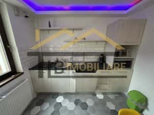 Apartament de 3 camere, 70mp, parcare, Zona Semi-Central — miniatura 3