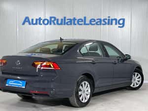 Volkswagen Passat second-hand 2021 cu dotări complete — miniatura 3