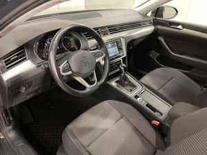 Volkswagen Passat second-hand 2021 cu dotări complete — miniatura 5