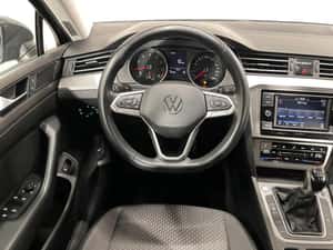 Volkswagen Passat second-hand 2021 cu dotări complete — miniatura 6