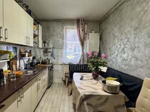 Apartament 3 camere de vanzare in Floresti