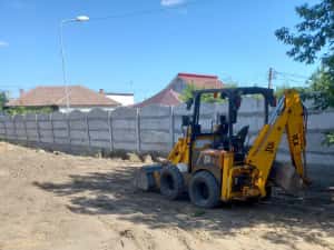 Închiriez Miniexcavator — miniatura 2