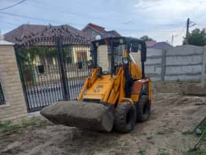 Închiriez Miniexcavator — miniatura 3