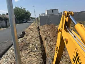 Închiriez Miniexcavator — miniatura 4