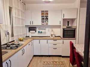 Inchiriere apartament 3 camere zona Piata Gorjului — miniatura 2