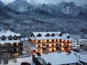 Yael Luxury apartments Bușteni — miniatura 2