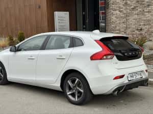 Volvo V40 2 litri euro 6 R design 2016 — miniatura 3