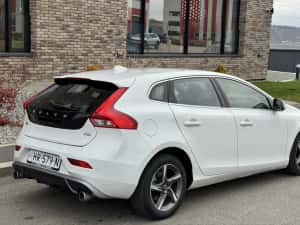 Volvo V40 2 litri euro 6 R design 2016 — miniatura 4