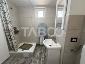Vand apartament 2 camere cam. Decomandat, 47 mp Etaj 2 numar niveluri 10 • Fagaras Brasov — miniatura 7