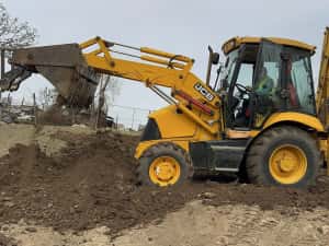 Inchiriez buldoxcavator preturi minime