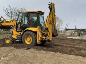 Inchiriez buldoxcavator preturi minime — miniatura 2