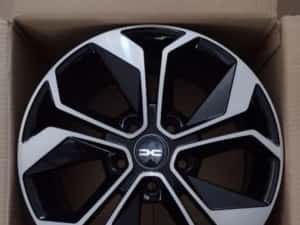 Jante Bicolore Dacia Duster Bigster  pe R17 cu 5 x 114.3 R17 — miniatura 9