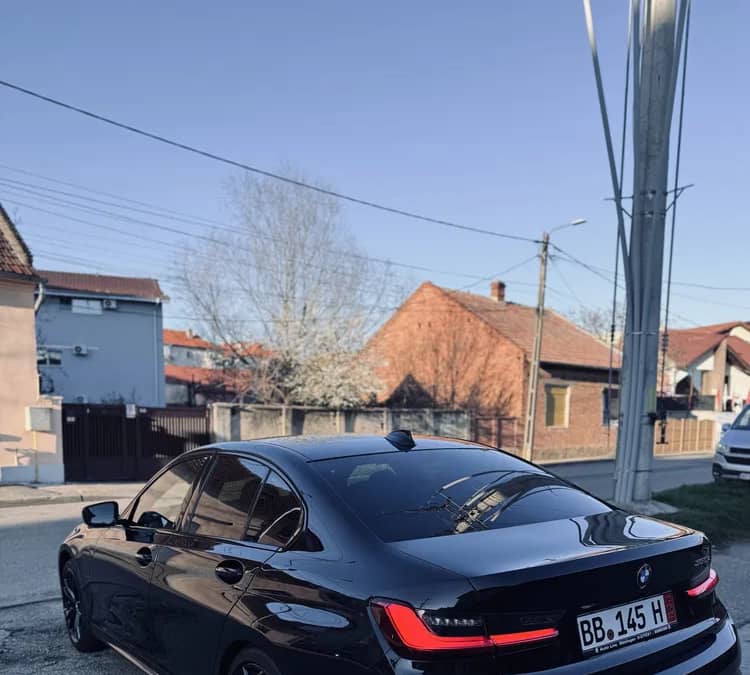 BMW G20  330e M Sport — fotografie 1 din 10