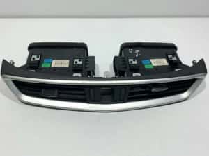 Grila ventilatie bord centrala Nissan Qashqai 2 J11 68750-4EA0A SUV — miniatura 3