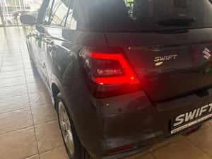 Suzuki Swift 1.2 Dualjet 12V MHEV Passion MT — miniatura 4