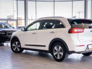 Kia Niro Hibrid 2019, 106.394 km, Alb — miniatura 7