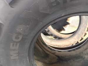 Anvelope 900/60R32 Second Hand pt Combina — miniatura 5