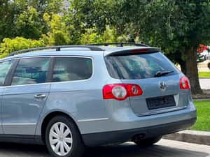Volkswagen Passat HIGHLINE Manuală 140 HP Diesel — miniatura 4