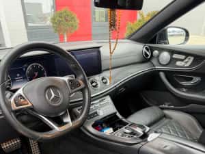 Primul venit primul servit Oferta Mercedes E400 cabrio doar astazi — miniatura 6