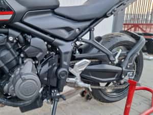 NOU Triumph Trident 660. 500km. 2022 — miniatura 5